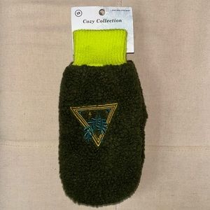 EarthBound Trading Co. Cozy Collection Sherpa Mittens